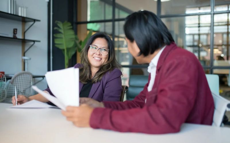 lắng nghe nhu cầu và hỗ trợ nhân viên